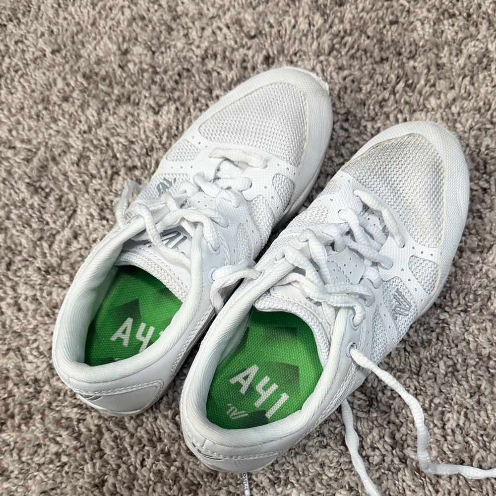 Varsity kids cheer shoes